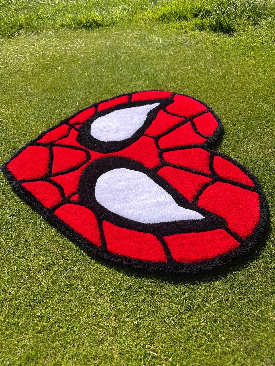 Handmade Heart Spider Rug: Tufted Acrylic Yarn, Superhero Decor