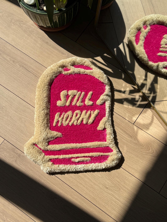 Still H0rny Tufted Rug – Funny Headstone Shaped Handmade Carpet – 3D Fluffy Graveyard Decor – Bold Statement Mat