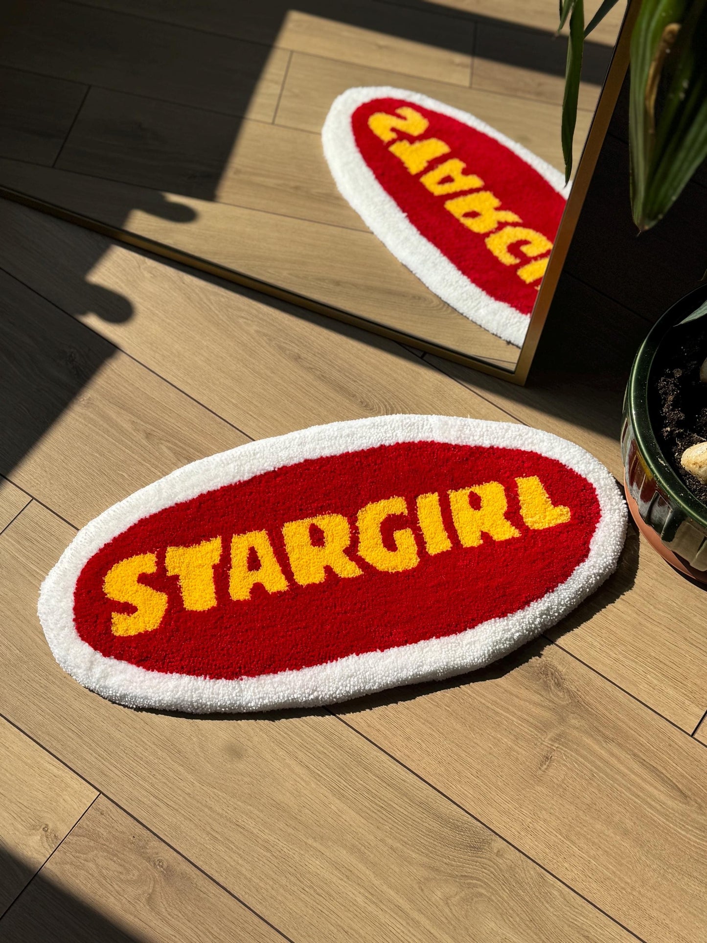 Handmade Stargirl Oval Tufted Rug Red Yellow Text Carpet Retro Pop Aesthetic Soft Floor Mat Cute Room Dorm Decor 65x30cm Gift Idea