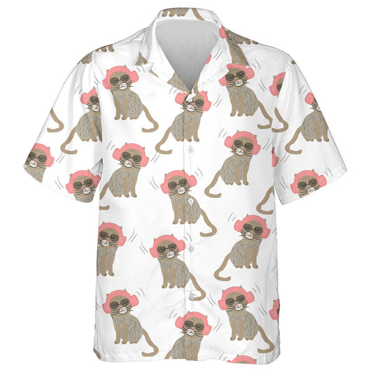 Cait Ag Éisteacht Le Ceol Ar Chluasáin Léine Haváí, Haváise Ar Son Bronntanas