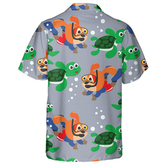 Tá Turtar Beag Agus Madra Beag ag Snámh I Léine Haváís Faoi Uisce, Bronntanas Léine Haváíais, Bronntanas Nollag