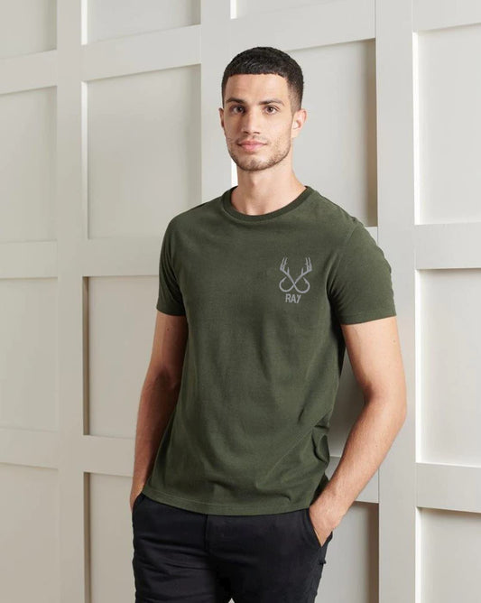 Léine Seilg agus Iascaireachta Pearsanta - Ainm Chustaim Bronntanais Sheilg agus Iascaireachta Bratach Mheiriceá d'Fhir