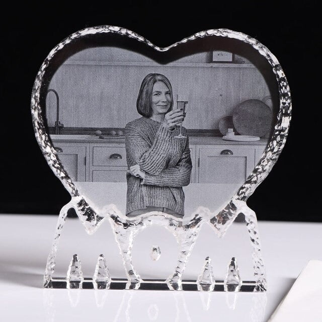 3D Saincheaptha Pearsantaithe go Fráma Grianghraf Eitseáilte Máthair Laser Engrave Crystal Glass Heart