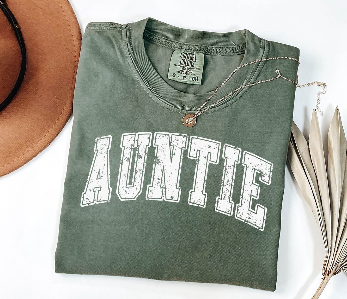 Comfort Colors® Retro auntie Shirt, Aunt Shirt, Auntie Shirt, New Aunt tee, Pregnancy Announcement, Gift for Aunt, Pregnancy Reveal to Aunt