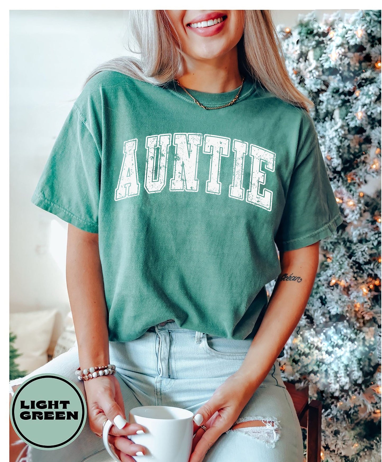 Comfort Colors® Retro auntie Shirt, Aunt Shirt, Auntie Shirt, New Aunt tee, Pregnancy Announcement, Gift for Aunt, Pregnancy Reveal to Aunt