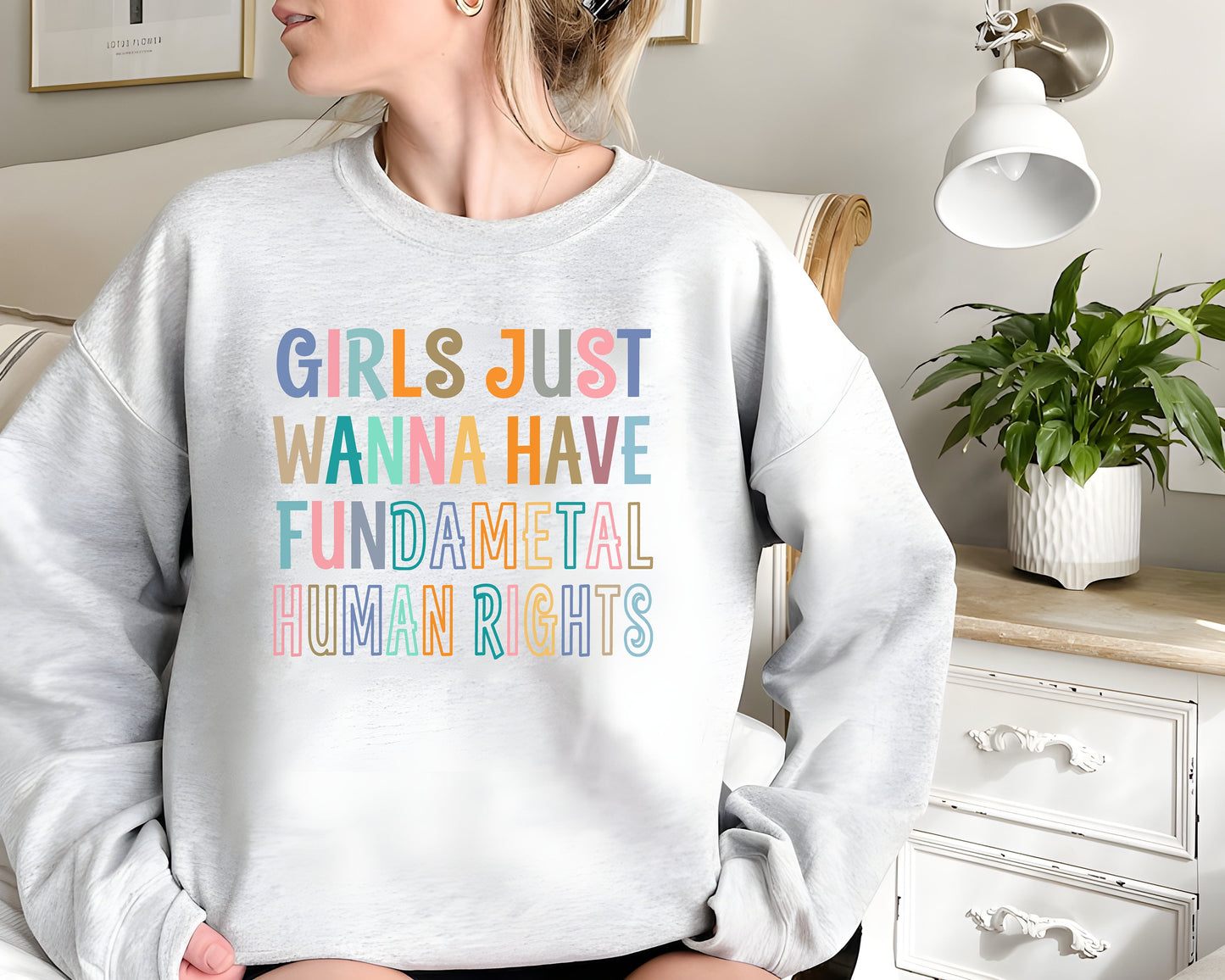 Is mian le cailíní Cearta Bunúsacha Daonna a bheith acu, Geansaí Mná Agóide, Léine Cearta na mBan, Léine Pro Rogha, Léine Cearta, Léine Feimineach