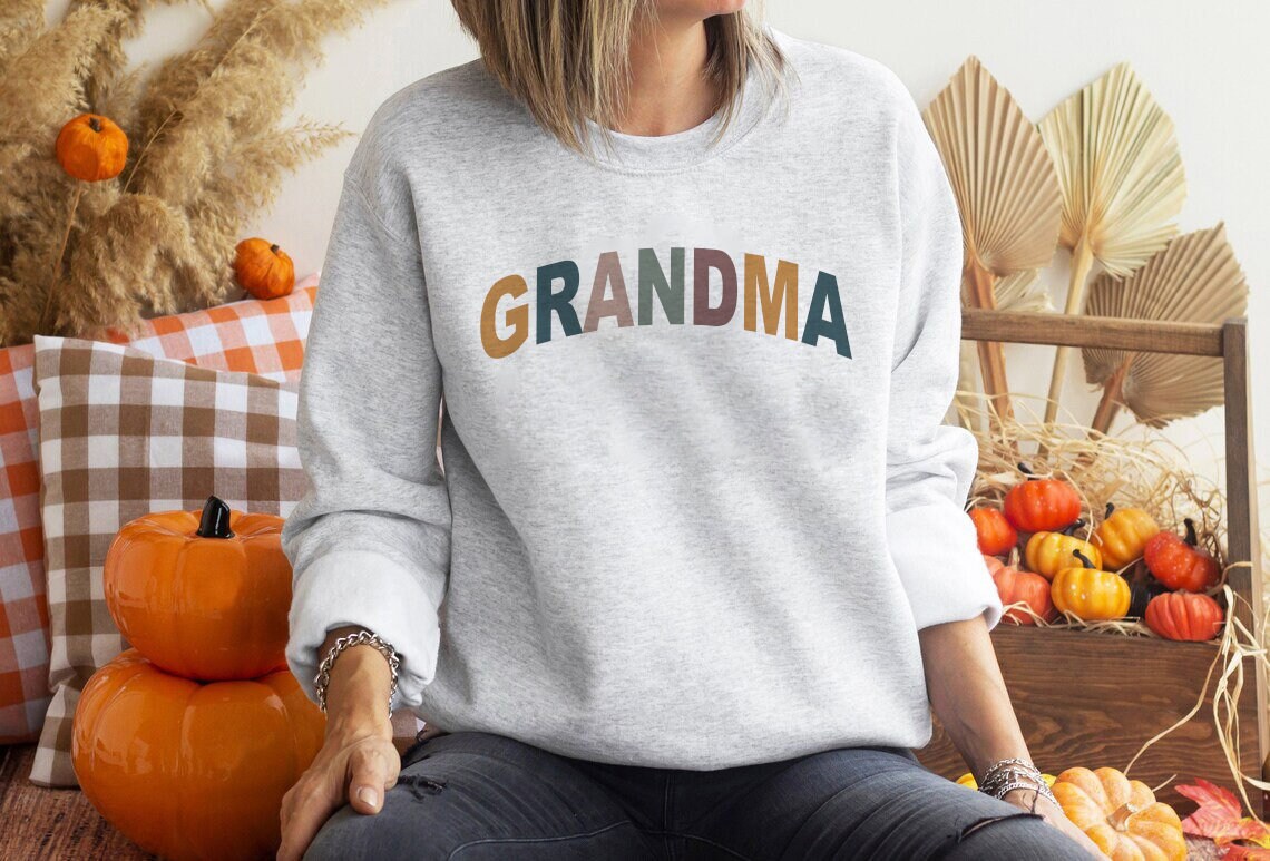 Grandma Sweatshirt, Grandma Gift, Mothers Day gift, New Grandma Gift, Grandma Shirt, Unisex Sweatshirt, Grandma gift