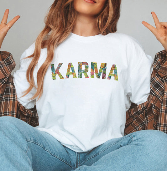 Léinte Karma, Léinte Karma Floral, Varsity Retro Trendy, Té Scannán, Léine Eras, Vibe Like That, Léine Ré na Meán Oíche, Eras Merch