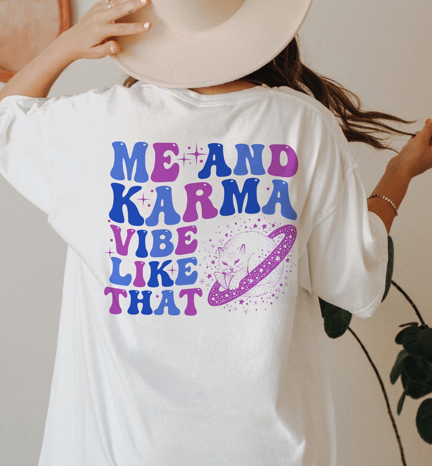 Mise Agus Karma Vibe Cosúil leis an Léine Sin, T-léine Cat Is Karma, Léine Cat Karma, Léinte Ceolchoirmeacha, Spreagtha ag Meán Oíche, Tee Cat Dubh