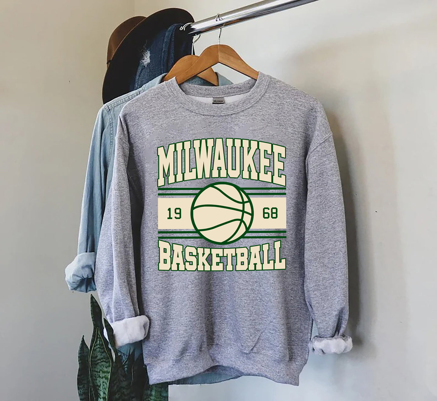 Milwaukee Basketball Retro Crewneck Sweatshirt, Vintage Milwaukee Sweater, Basketball Sweatshirt , Milwaukee Gameday Tee, 90s Aesthetic Crew