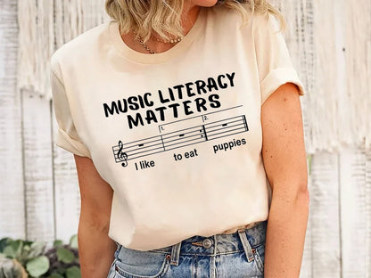 Tá Litearthacht an Cheoil Is maith liom Coileáiníní a Ithe Léine Greannmhar, Léine Ábhair Litearthachta Ceoil, Is maith liom Coileáiníní a Ithe, Bronntanas Greannmhar do Cheoltóirí
