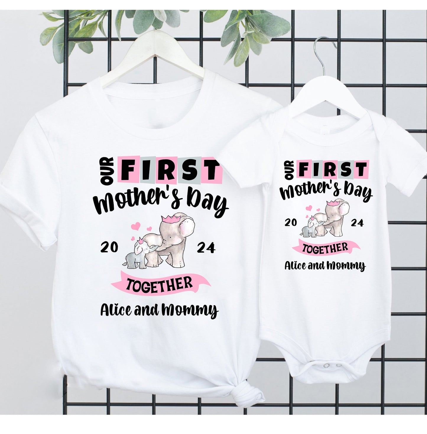 Saincheaptha Ár gCéad Lá Máithreacha, Bronntanas do Mhamaí Nua, Léine Lá na Máithreacha , Lá na Máithreacha Meaitseála, Sweatshirt Lá na Máithreacha, Bronntanas do Mhama, tee Lá na Máithreacha