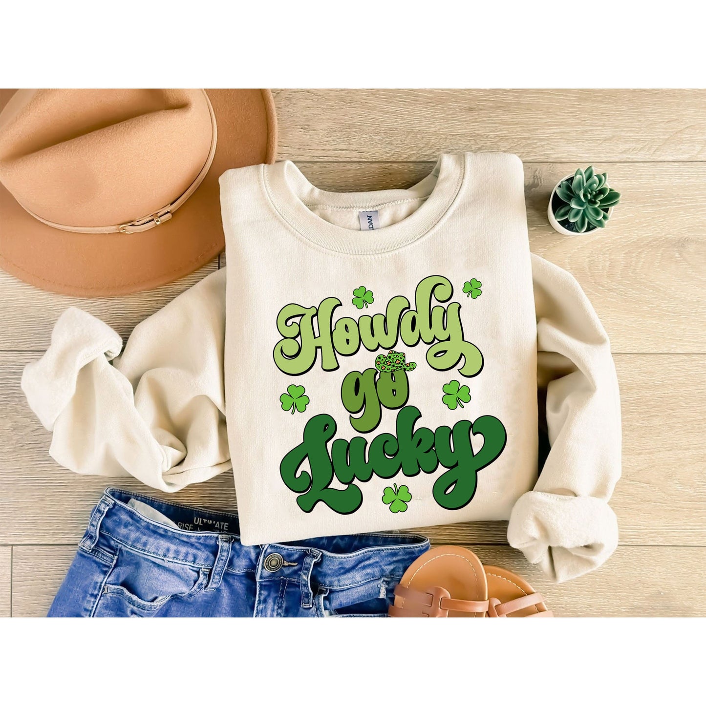 Retro Howdy Go Lucky Sweatshirt, Western St Patrick's Day Hoodie, Cowboy St Patrick's Shirt, Irish Lucky,Saint Patrick's Shirt for Women
