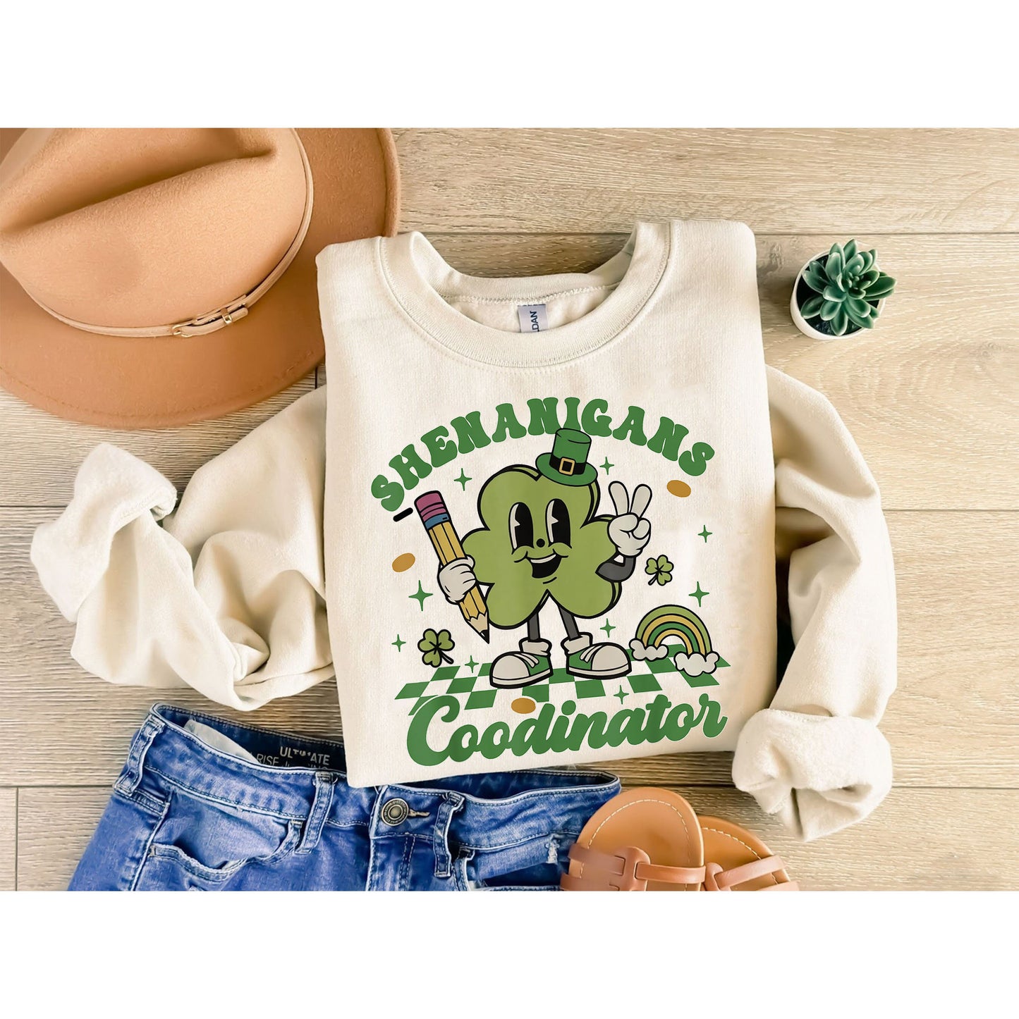 Lá Fhéile Pádraig Múinteoir Sweatshirt Múinteoir St. Patrick Shenanigans Coordinator Retro St. Patrick One Lucky Múinteoir Gift
