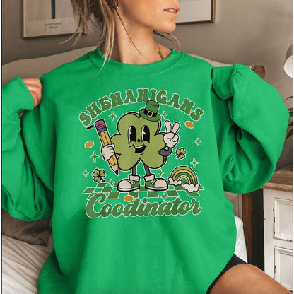 Lá Fhéile Pádraig Múinteoir Sweatshirt Múinteoir St. Patrick Shenanigans Coordinator Retro St. Patrick One Lucky Múinteoir Gift