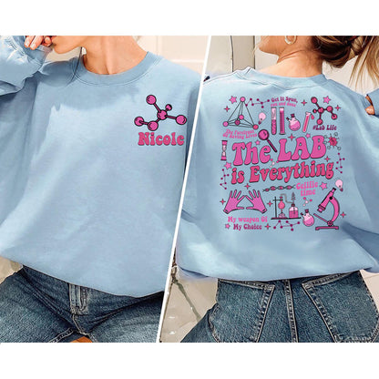 Geansaí Dathanna Compord Gach Rud sa tSaotharlann, Seachtain Saotharlainne 2024 TShirt Téama Oifigiúil, Hoodie Tech Lab Leighis, Grúpa Ainmneacha Pearsanta