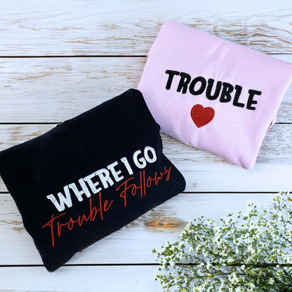 Geansaí Bróidnéireachta Cat Dubh nó Hoodie, Bronntanas Cat Dubh