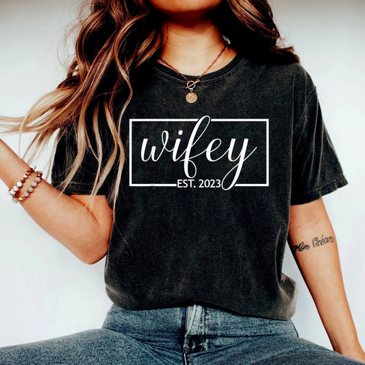 Wifey est 2022, 2023, Hubby est 2022, 2023, Bridal Shower Gift, Engagement Gift, Gift for Bride, Gift for Fiance, Wedding Gift shirt
