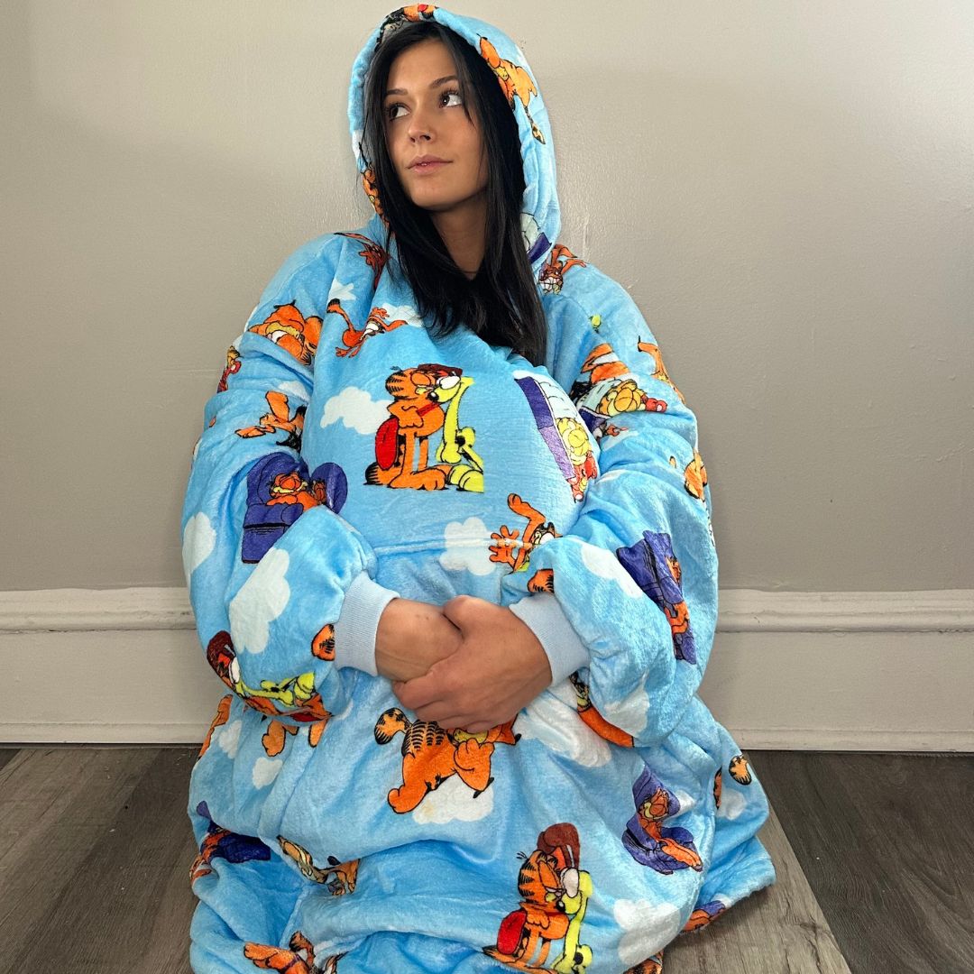 Garfield Oversized wearable Blanket Hoodie – Cozy Sherpa Hoodie with Classic Comic Print unisex snuggle for adults and kids