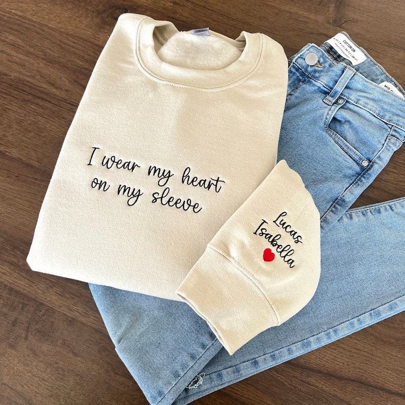 Go dtí an Ghealach Agus Ar Ais Geansaí nó Cochaillín, Bronntanais Lánúin Bróidnithe Pearsanta