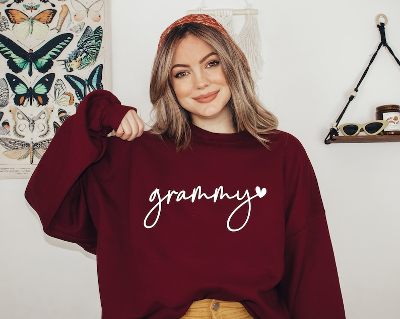 Custom Grammy Sweatshirt Kids Name on Sleeve, Custom Grammy Sweatshirt, New Mom Sweatshirt, Gift For Mom, Grandma Gift