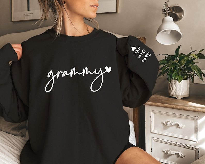 Custom Grammy Sweatshirt Kids Name on Sleeve, Custom Grammy Sweatshirt, New Mom Sweatshirt, Gift For Mom, Grandma Gift