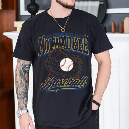 Milwaukee Football Sweatshirt, Retro Milwaukee Baseball 90s Style Shirt, Milwaukee Game Day Tee, Throwback Milwaukee Shirt, Baseball Mom Tee