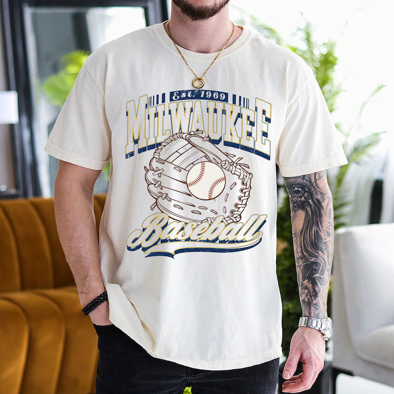 Milwaukee Football Sweatshirt, Retro Milwaukee Baseball 90s Style Shirt, Milwaukee Game Day Tee, Throwback Milwaukee Shirt, Baseball Mom Tee