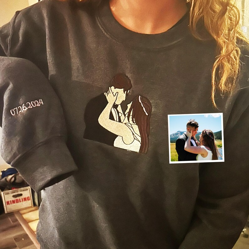 Go dtí an Ghealach Agus Ar Ais Geansaí nó Cochaillín, Bronntanais Lánúin Bróidnithe Pearsanta