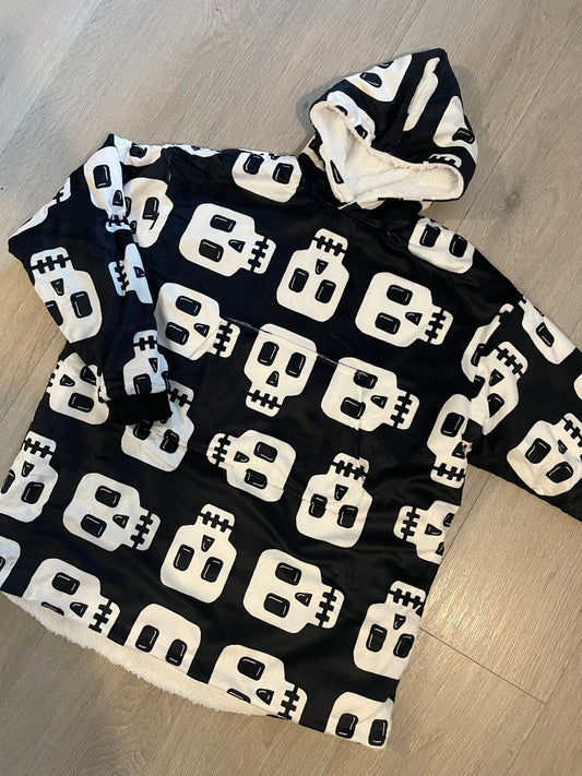 Black White Skulls Spooky Halloween Theme Blanket Hooded Jumper Hoodie Winter Oversized Kids Adults