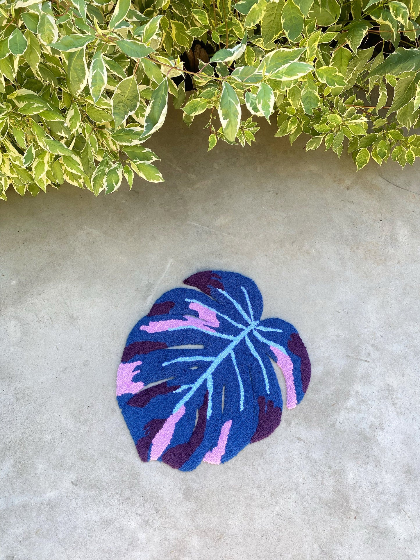 Tufted Monstera Leaf Rug, Hypoallergenic Acrylic Nature-Inspired Decor, Non-slip Area rug, Sentimental gift for Mother day, Gift for mother