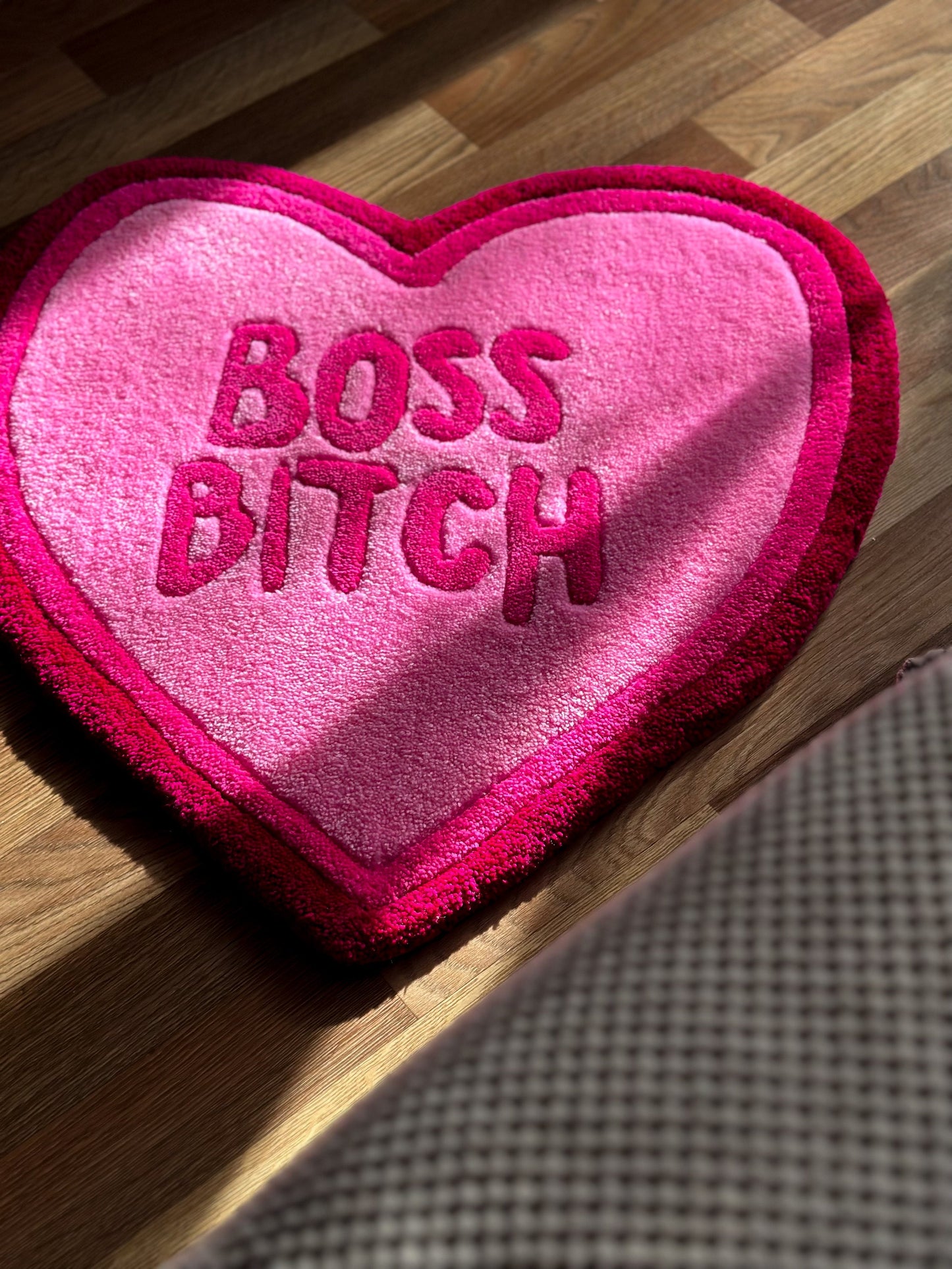 Heart-Shaped Rug “Boss Bitch” – Funny Pink Statement Carpet – Bold Feminist Gift – Handmade Tufted Mat for Bedroom, Office or Dorm Decor