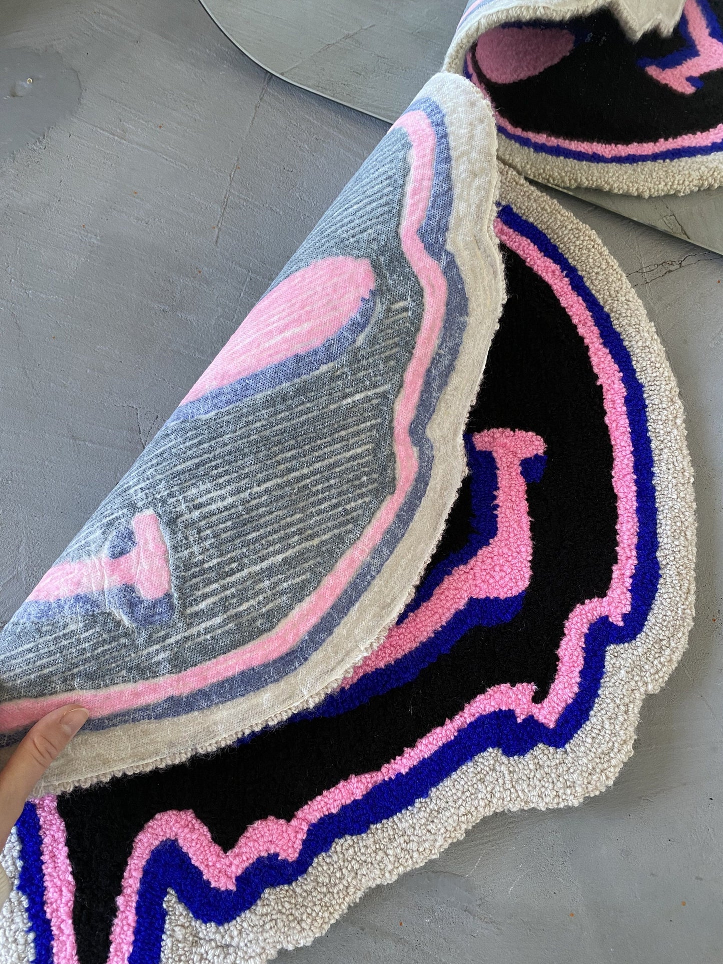 Tufted smile rug, Non-slip tufted rug, Home decor rug