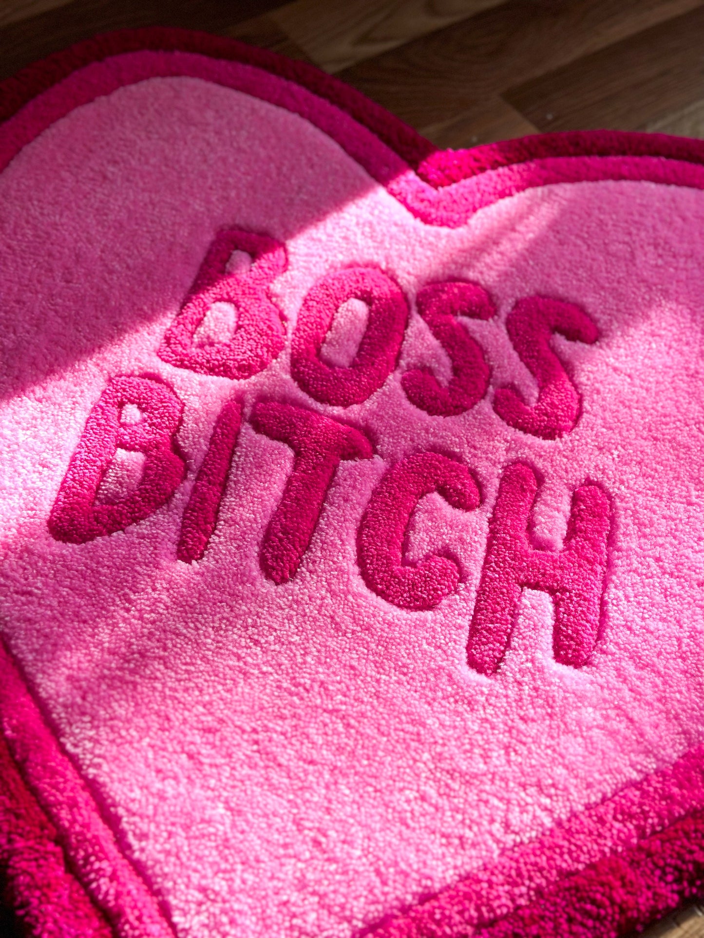 Heart-Shaped Rug “Boss Bitch” – Funny Pink Statement Carpet – Bold Feminist Gift – Handmade Tufted Mat for Bedroom, Office or Dorm Decor