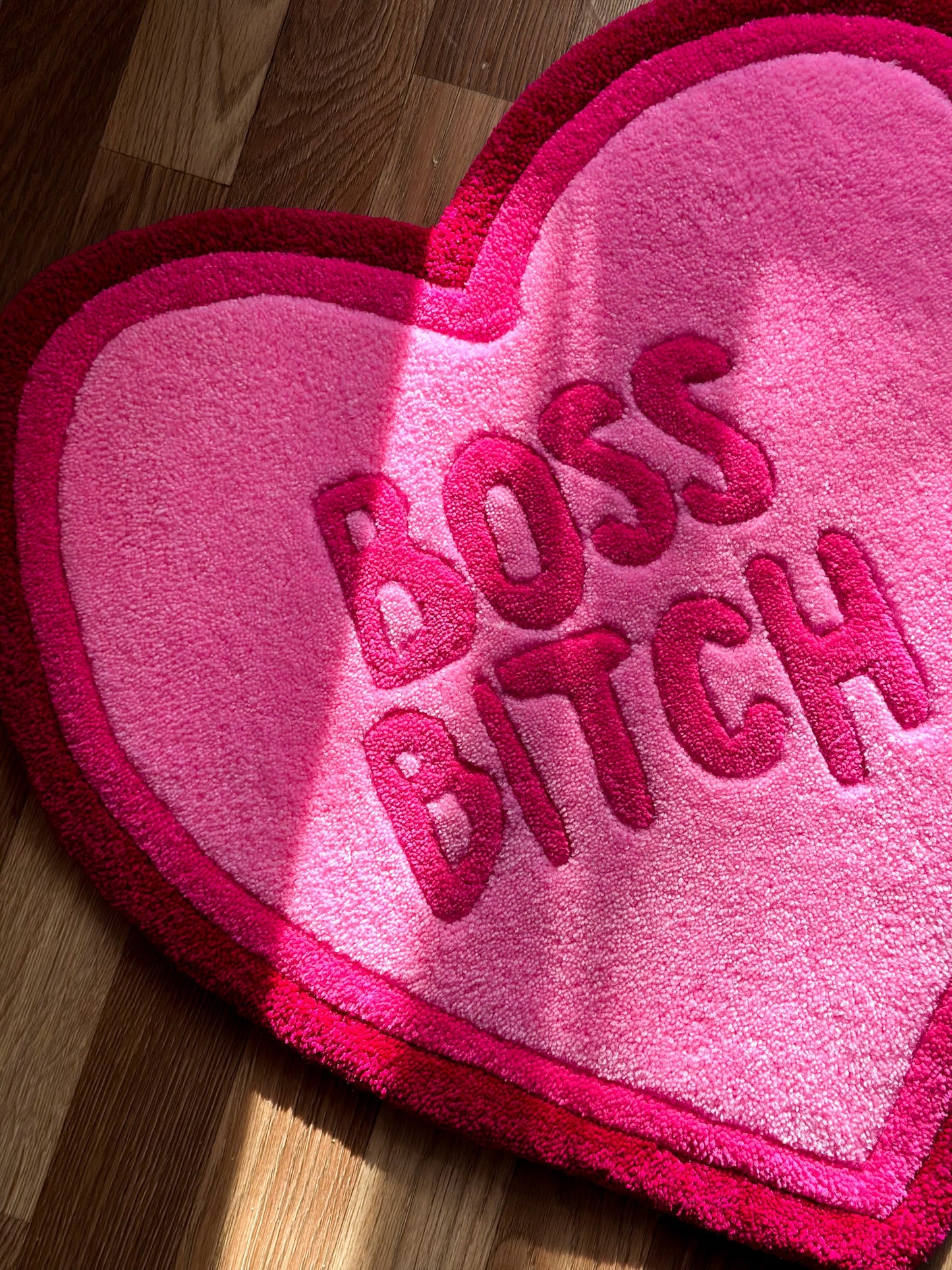 Heart-Shaped Rug “Boss Bitch” – Funny Pink Statement Carpet – Bold Feminist Gift – Handmade Tufted Mat for Bedroom, Office or Dorm Decor