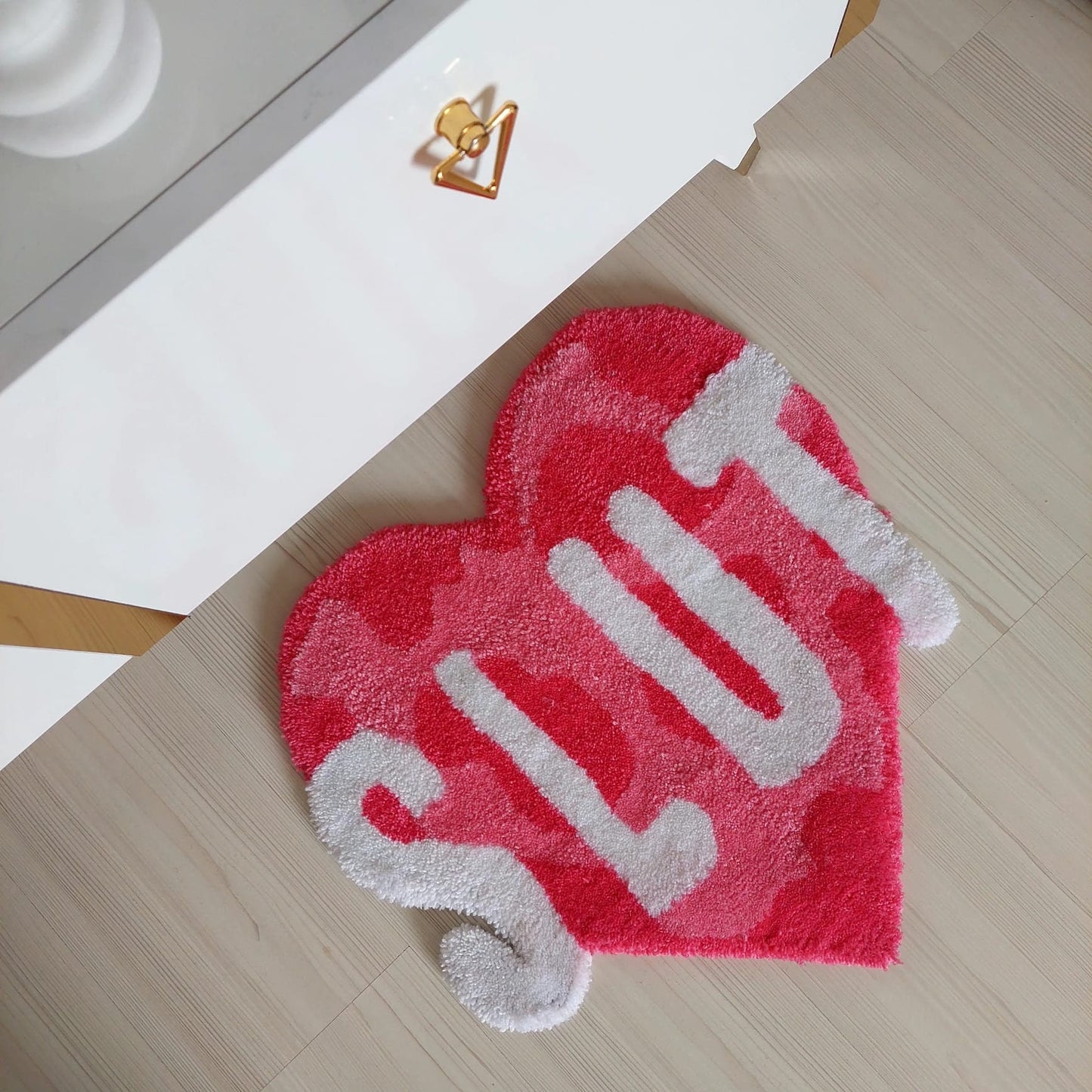 Slut Fluffy Tuft Rug,Custom Tufted Rug,Personalized Rug,Housewarming Gift,Heart Rug,Pink Rug, Handmade Rug,Valentines Day Gift,Gifts for Her