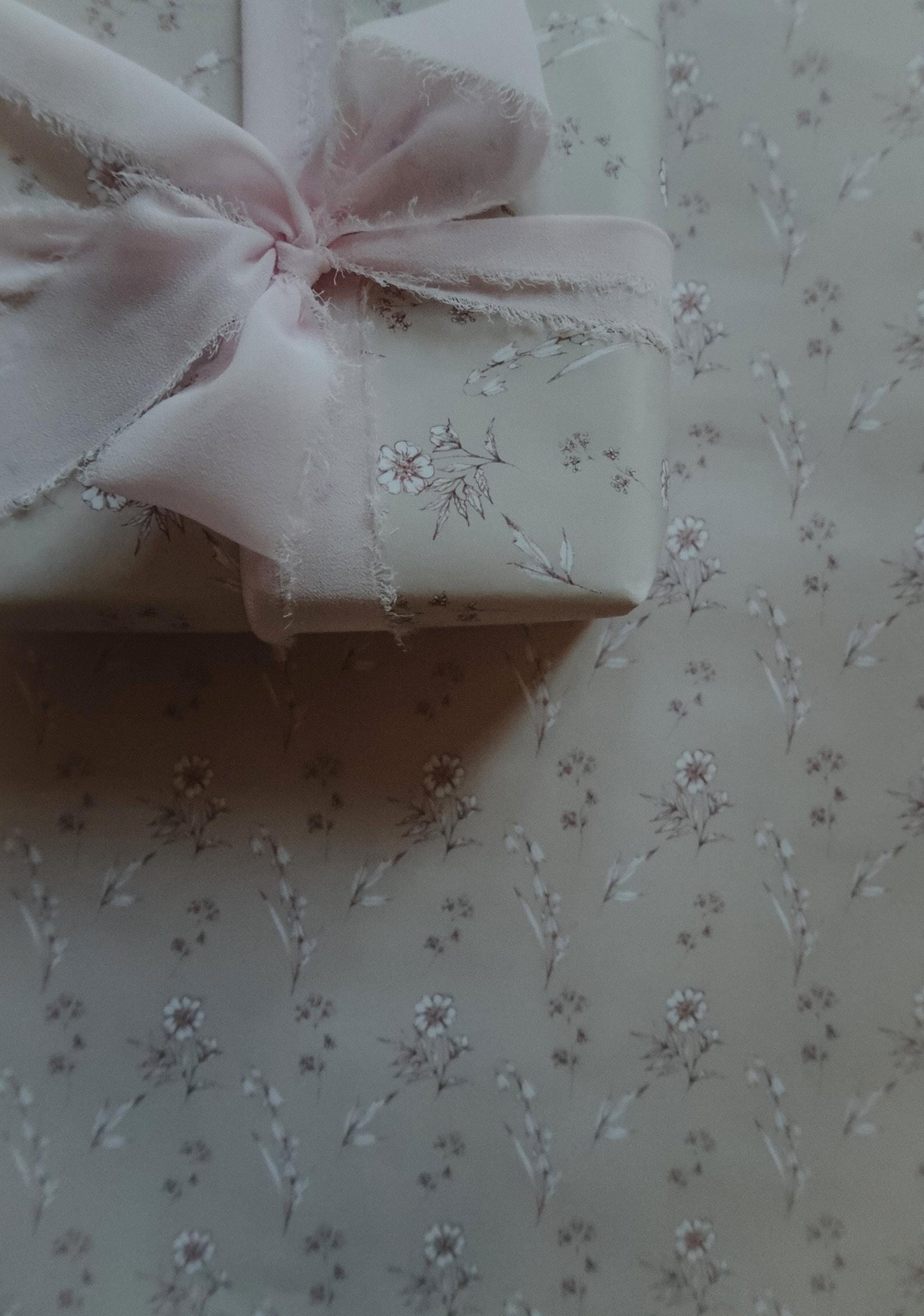 White flowers wrapping paper, Gift Wrap, gift wrapping paper, Gift Warp, Wrapping paper, gift paper, floral wrapping paper, flowers