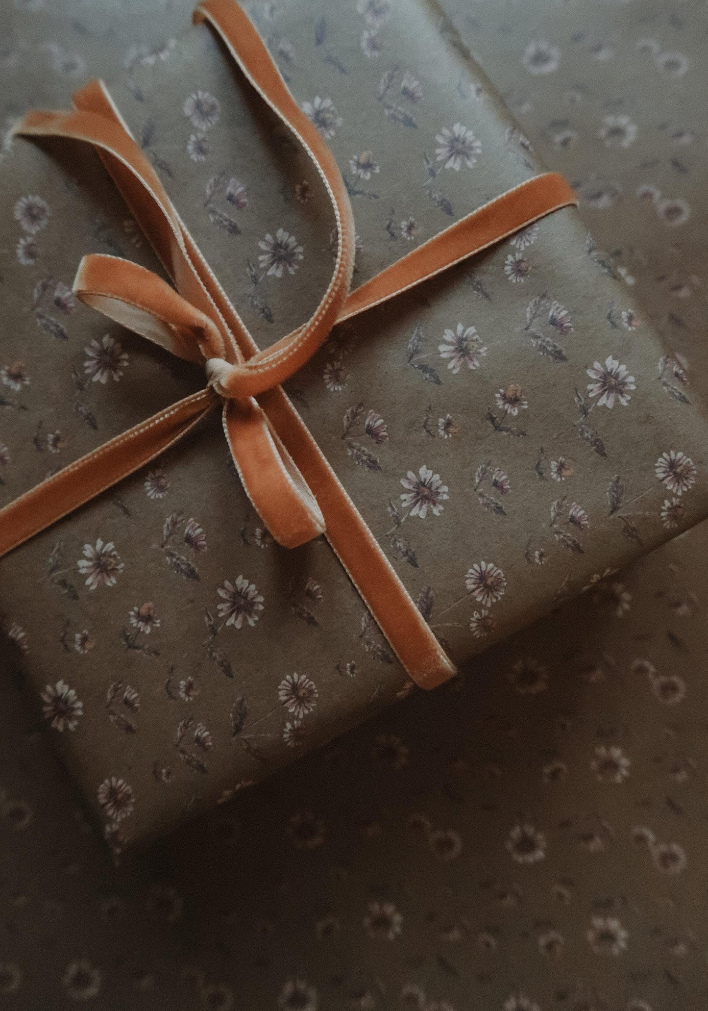 Daisies kraft wrapping paper, Gift Wrap, gift wrapping paper, Wrapping paper, gift paper, floral wrapping paper, recycled gift paper