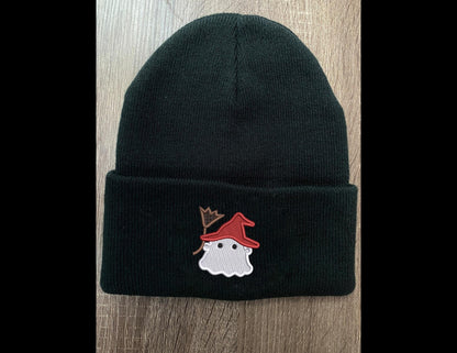 Embroidered GHOST Beanie, Cute Witch Ghost w Broomstick, Cozy Winter Hat, Garden Beanie, Gift for Halloween, Spooky Kid-Friendly Winter Wear