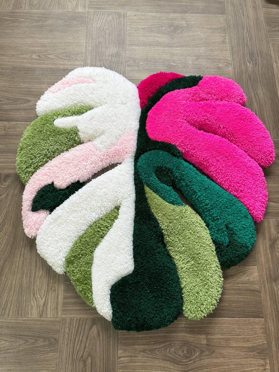 Tufted Fluffy Monstera rug.Custom rug.Flower rug.Rugs for bedroom aesthetic.Plant rug.decorative rug.Handmade rugs.Monstera albo rug.