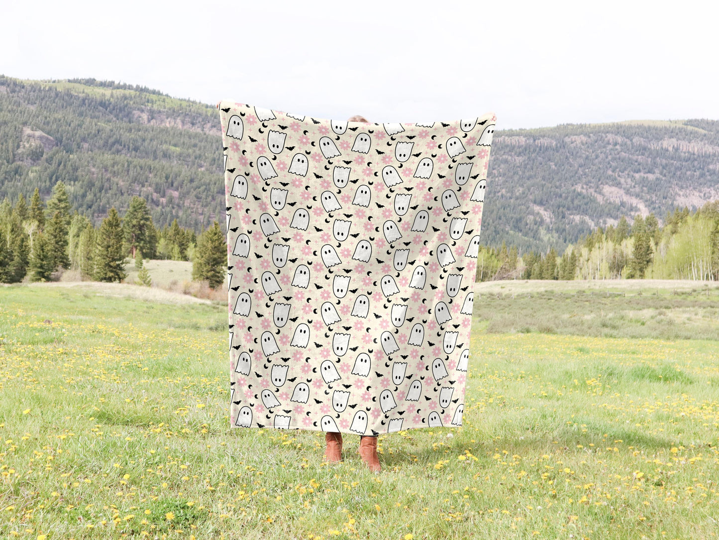 Soft Halloween Ghost Blanket, Halloween Home Decor or Gifts, Cute Spooky Soft Blanket, Cozy Fall Decor, Pink Ghost Throw, Hallowen Gift