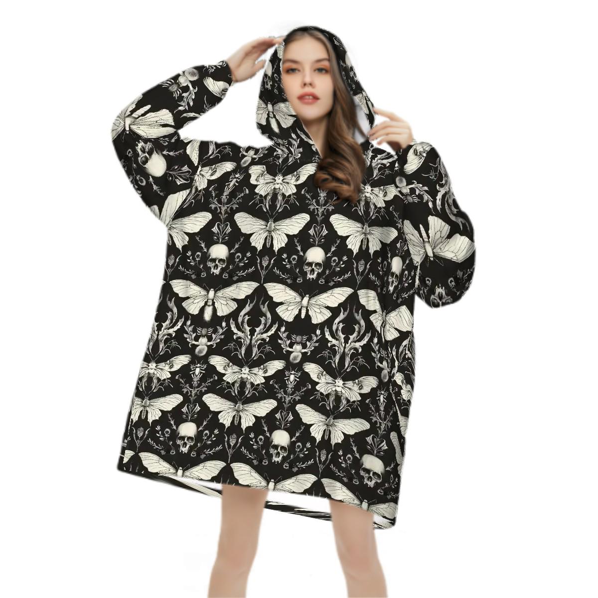Gothic Skull Moth Blanket Hoodie, Black Witchy Black Wildflower Hooded Jumper, Long Sleeve Fashion Loungewear for Women