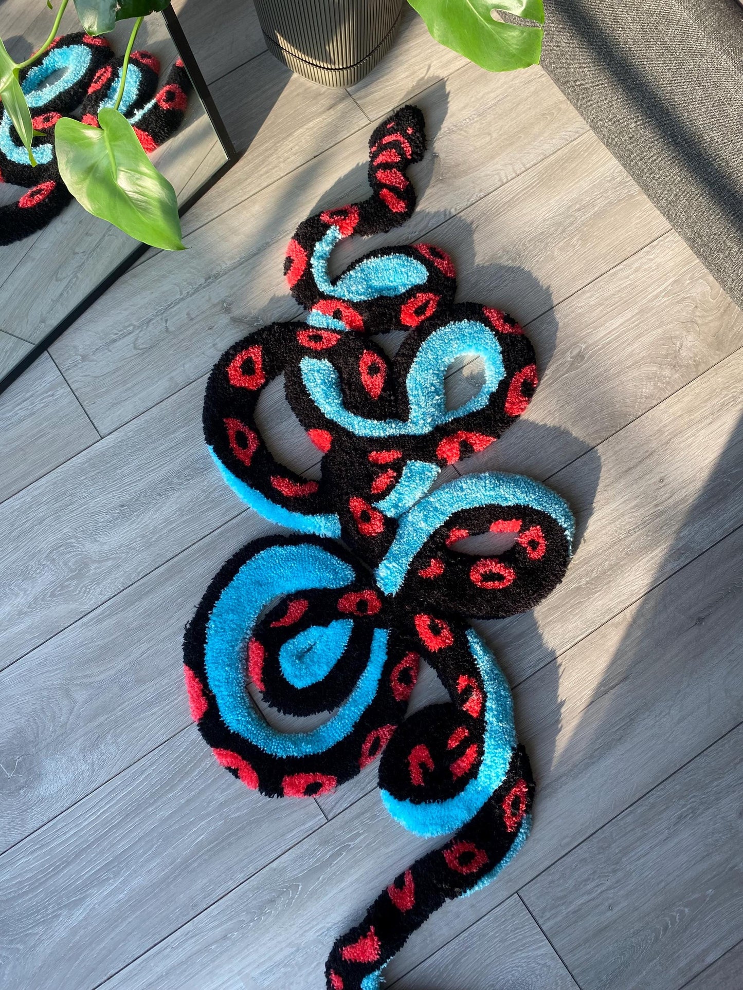 Snake Design Tufted Rug - Unique Animal Floor Mat, Geometric Snake Rug, Boho Home Decor, Handcrafted Area Rug, Mystical Animal Art