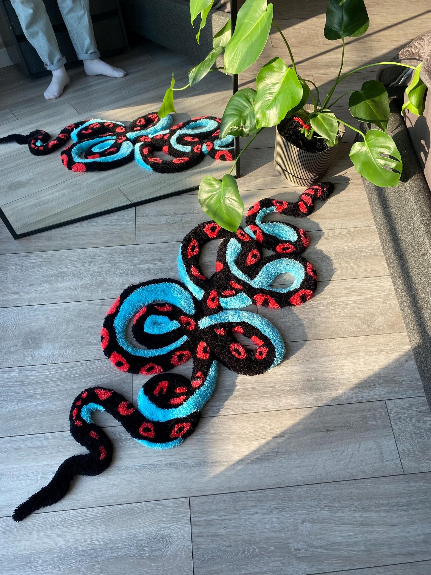 Snake Design Tufted Rug - Unique Animal Floor Mat, Geometric Snake Rug, Boho Home Decor, Handcrafted Area Rug, Mystical Animal Art