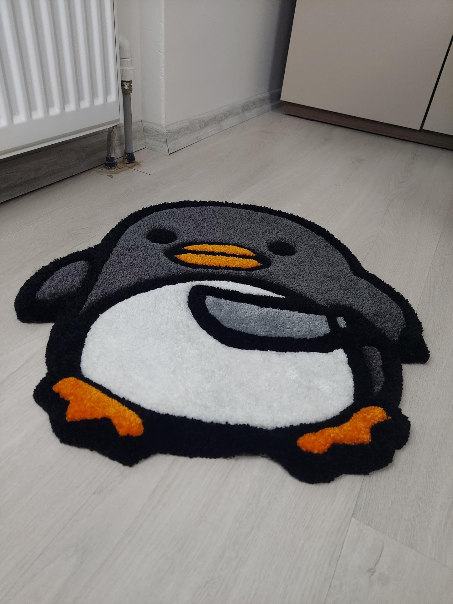 Cute Tufted Penguin Rug with Knife Design – Fun and Unique Handmade Floor Mat, Cartoon Penguin Bath Mat, Funny Kawaii Decor