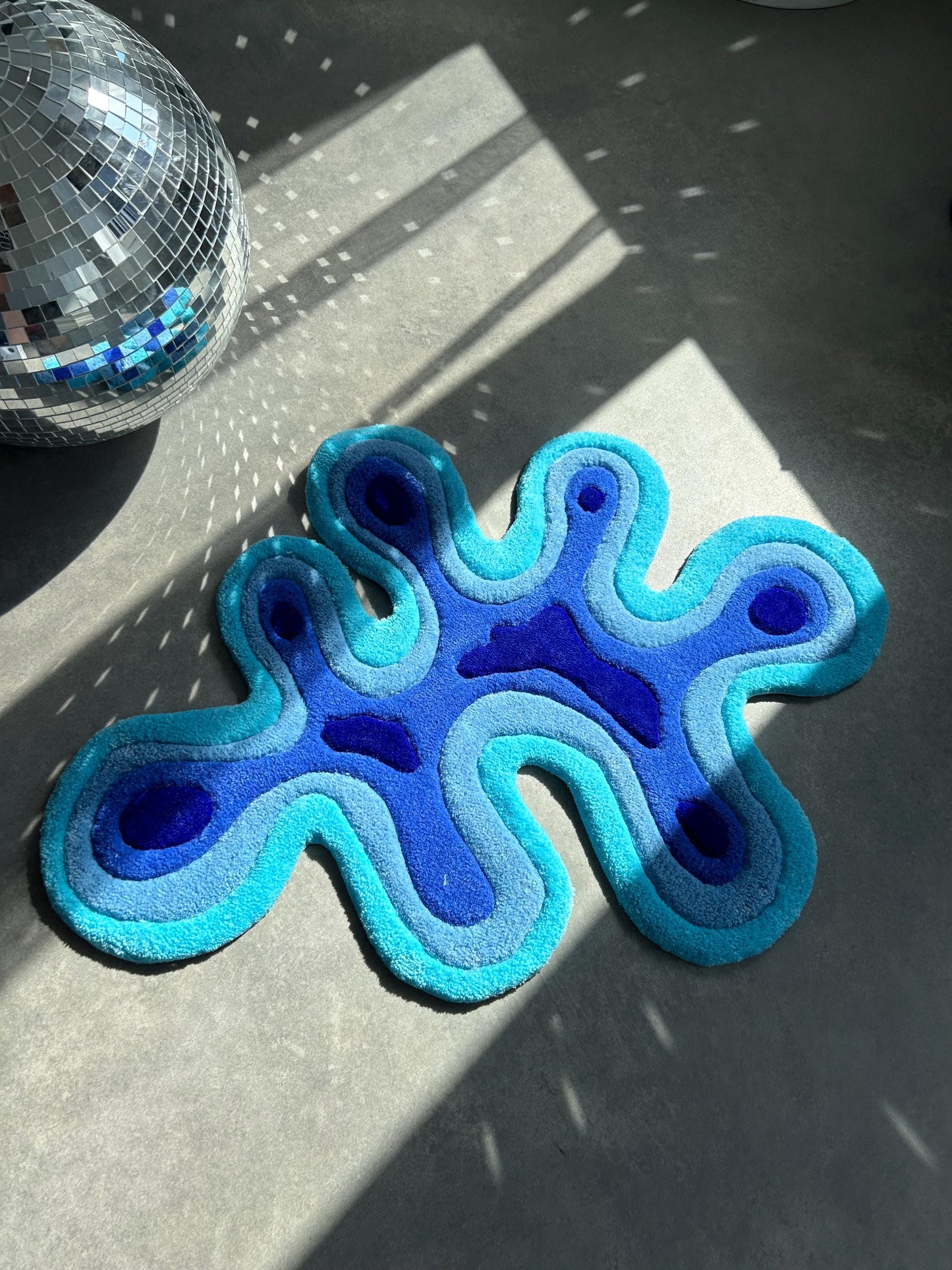 Handmade Tufted Abstract Rug: Custom Art Decor