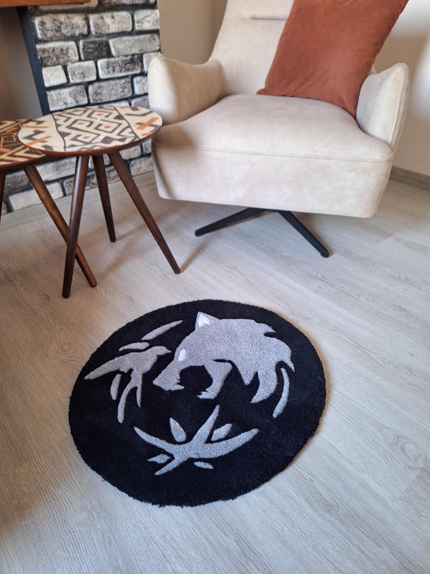 The Witcher Wolf Medallion Rug: Handmade Tufted Gaming Decor