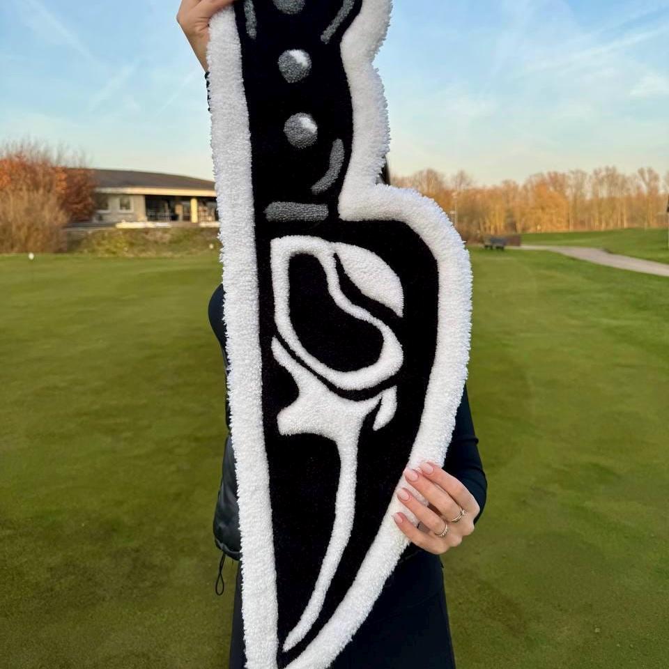 Knife-shaped rug, scream rug, handmade rug, horror rug, custom tufted rug, unique home decor