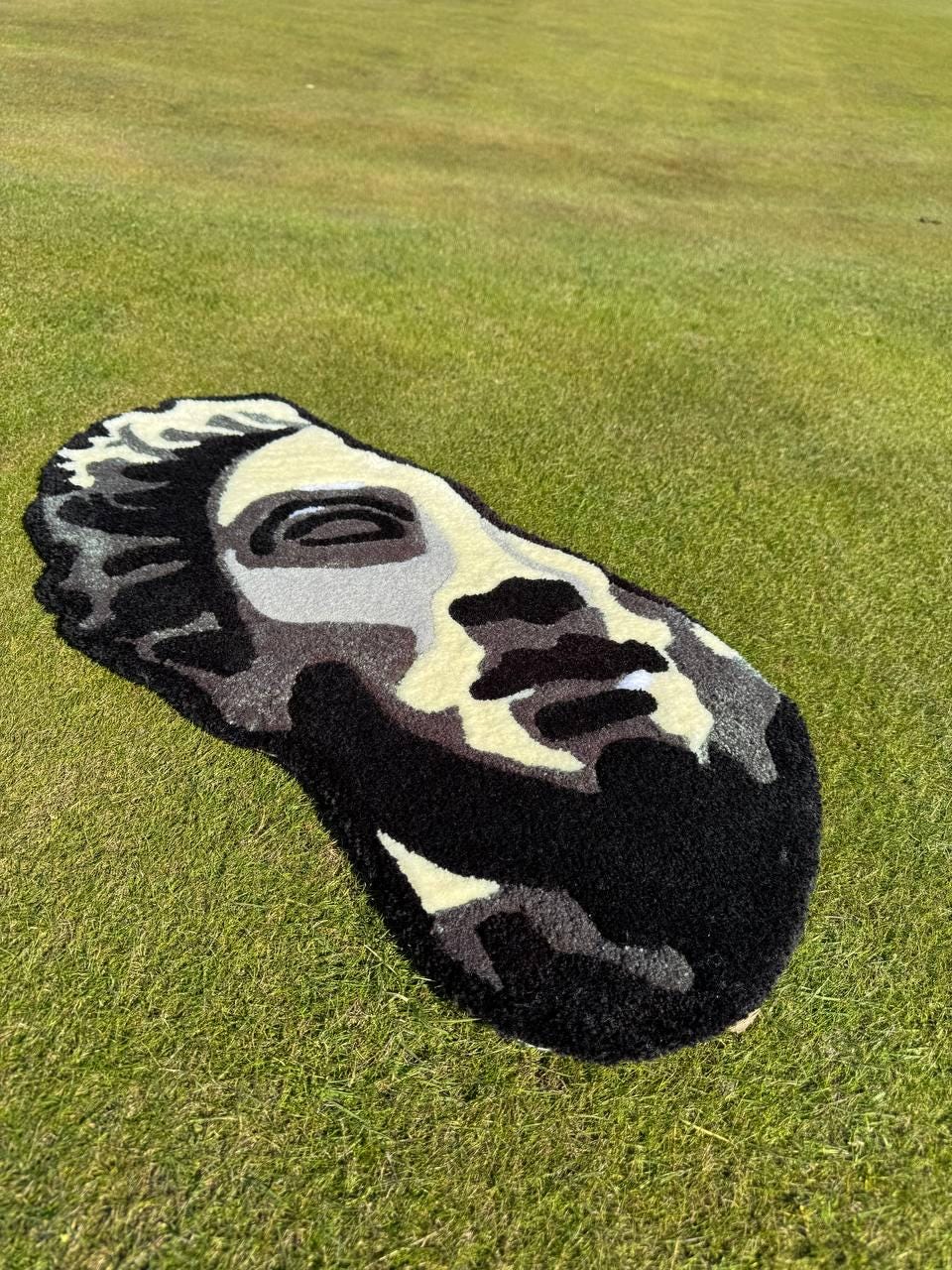 Handmade Tufted David Head Rug: Modern Art Decor (80x60 cm)