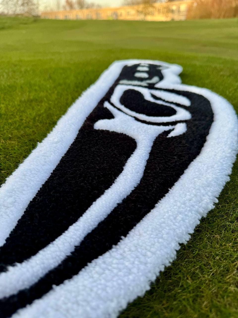 Knife-shaped rug, scream rug, handmade rug, horror rug, custom tufted rug, unique home decor